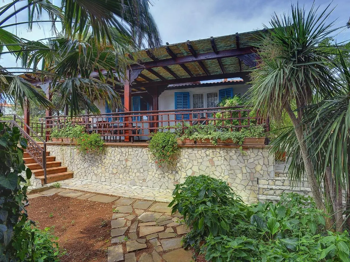 Picturesque Holiday Home In Banjole With Pool