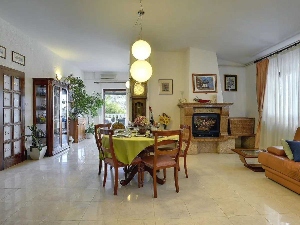 Picturesque Holiday Home In Banjole With Pool Croatia