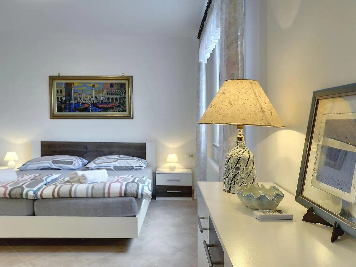Picturesque Holiday Home In Banjole With Pool
