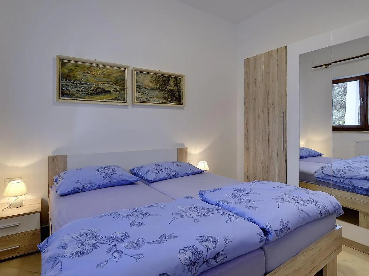 Picturesque Holiday Home In Banjole With Pool