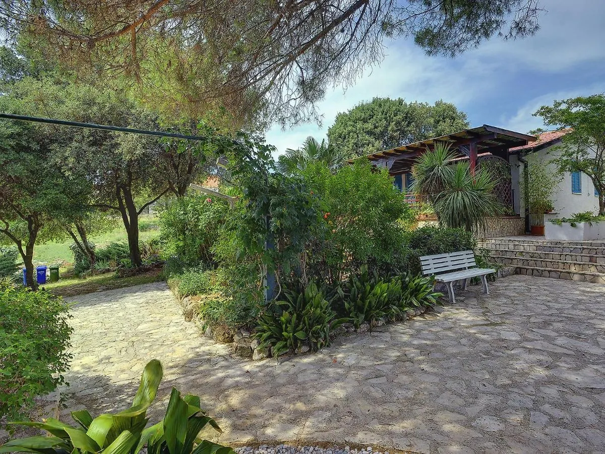 Picturesque Holiday Home In Banjole With Pool